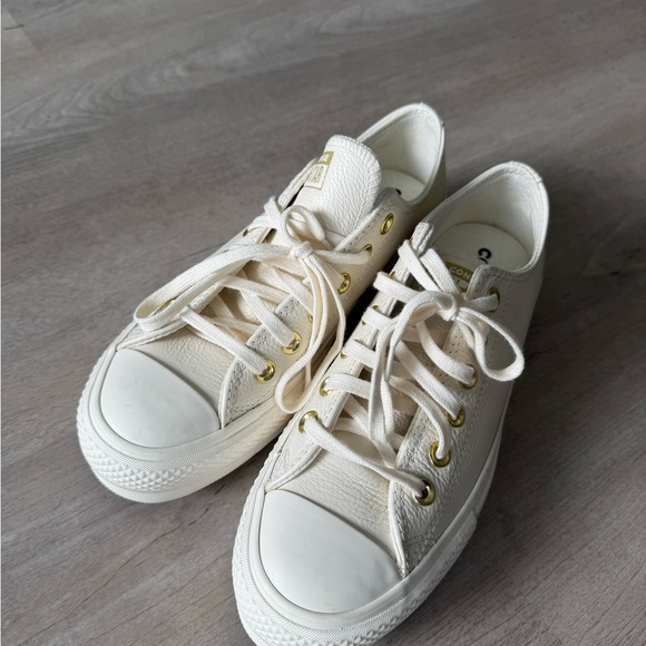 Converse White and Gold Sneakers Timeless Canvas Design Leather Platform - Picture 2 of 8